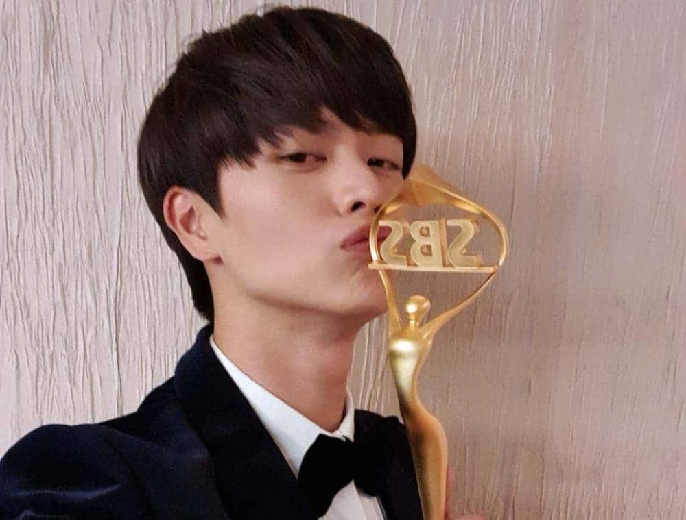 Comeback Drama, 7 Penghargaan Diraih Yook Sung Jae di Bidang Akting