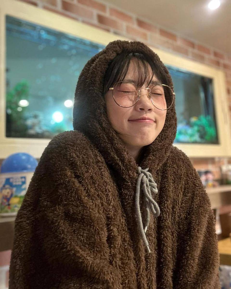 Oh Woo Ri (instagram.com/wee_woori)
