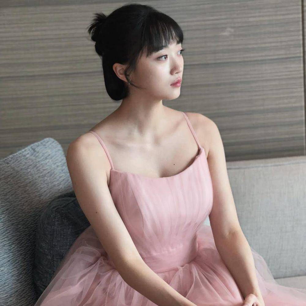 Oh Woo Ri (instagram.com/wee_woori)