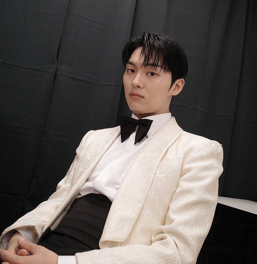 Choi Hyun Wook (instagram.com/_choiiii__)