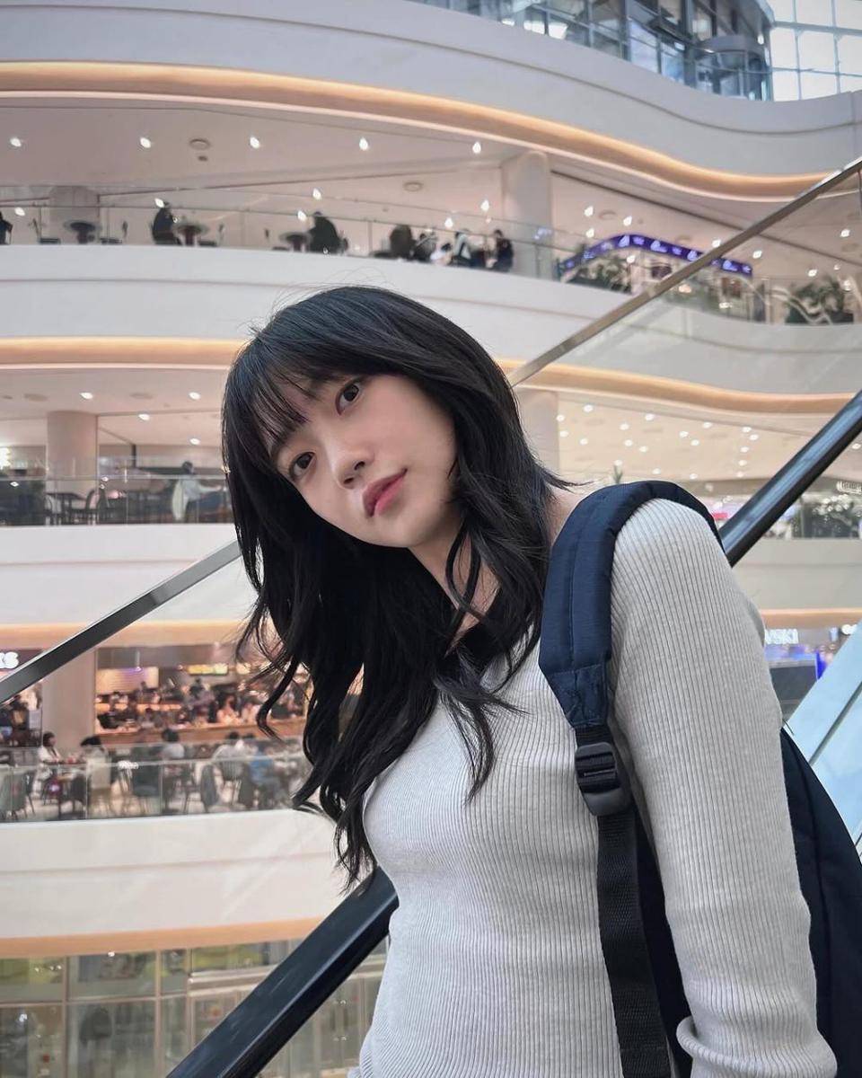 Oh Woo Ri (instagram.com/wee_woori)