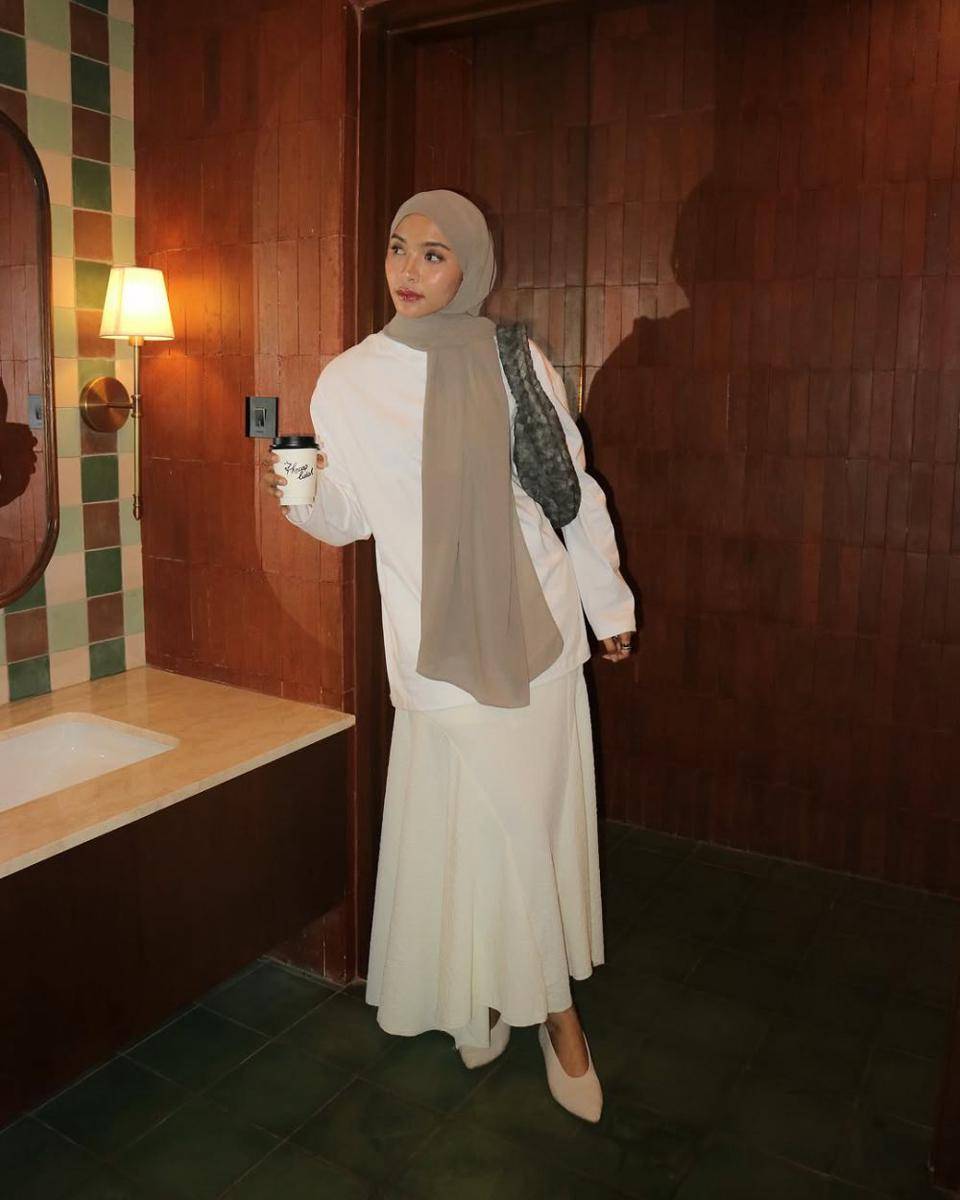 ide outfit monokrom ala Fita Wulansari (instagram.com/fitawww)