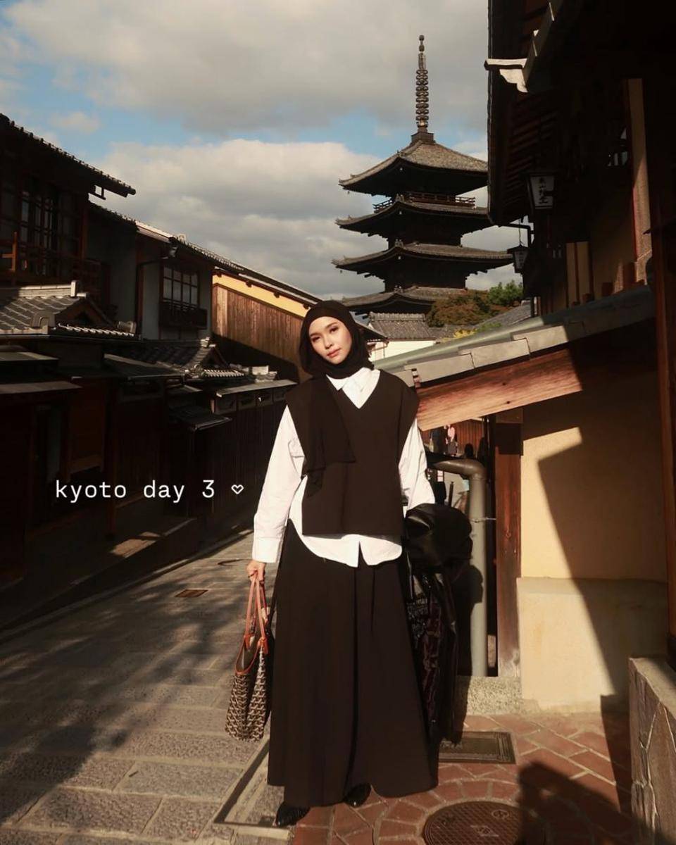 ide outfit monokrom ala Fita Wulansari (instagram.com/fitawww)