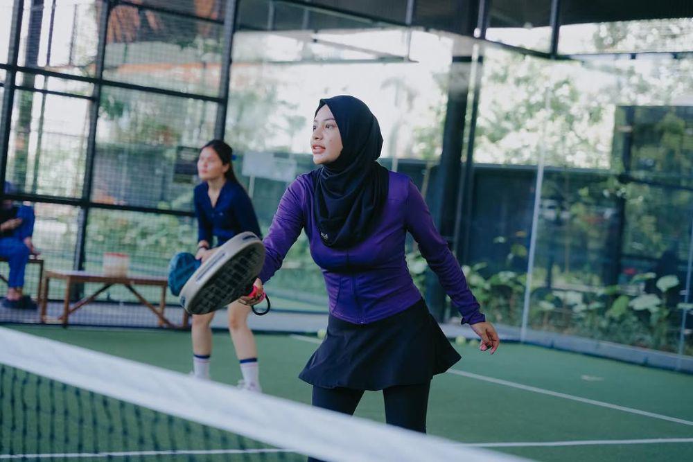 7 Potret Aurel Hermansyah Mulai Kegilaan Bermain Padel, Energik!