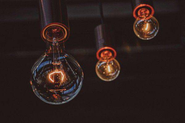 ilustrasi lampu (unsplash.com/Robert Gourley)