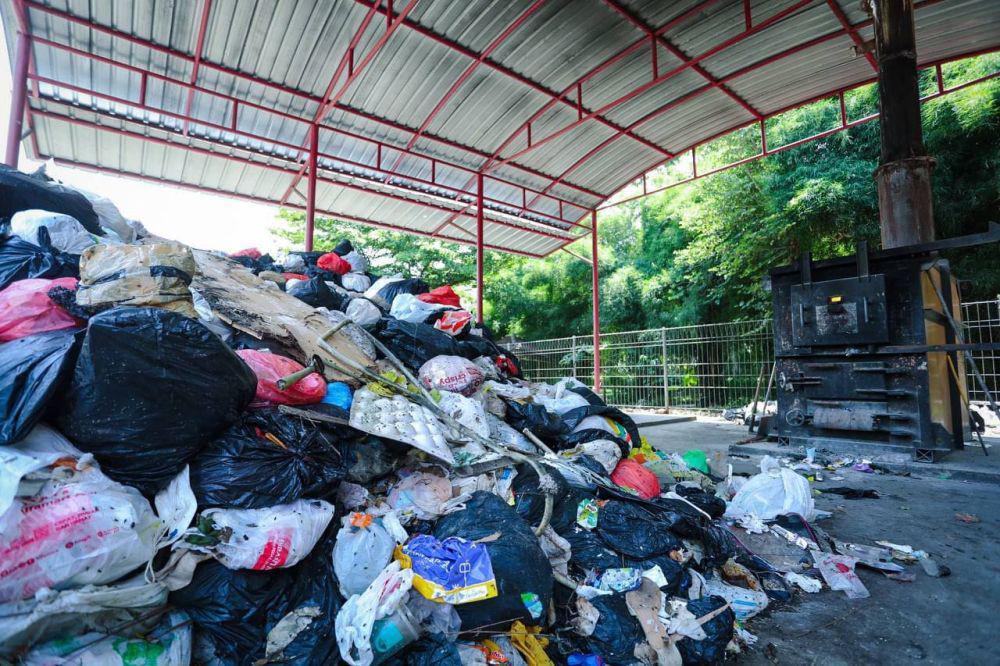 Warga Bandung Jangan Buang Sampah Dijalan, Bisa Dijerat Hukum