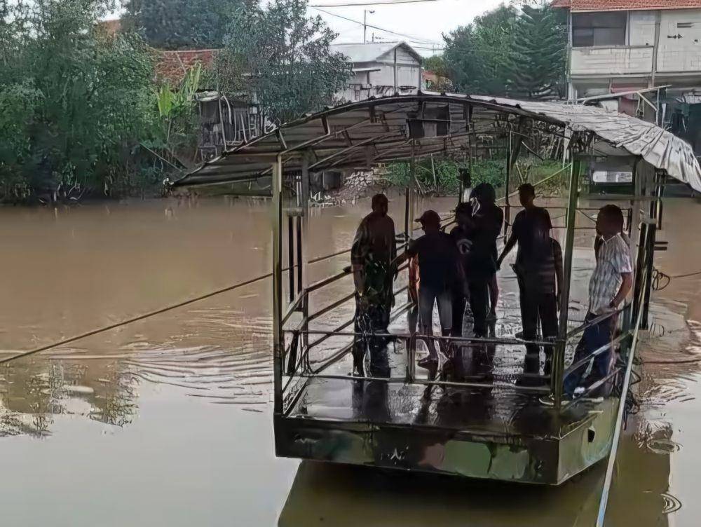 Warga Gresik Hilang Saat Menyeberang dengan Perahu Tambangan