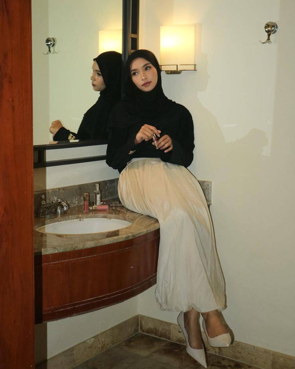 ide outfit monokrom ala Fita Wulansari (instagram.com/fitawww)
