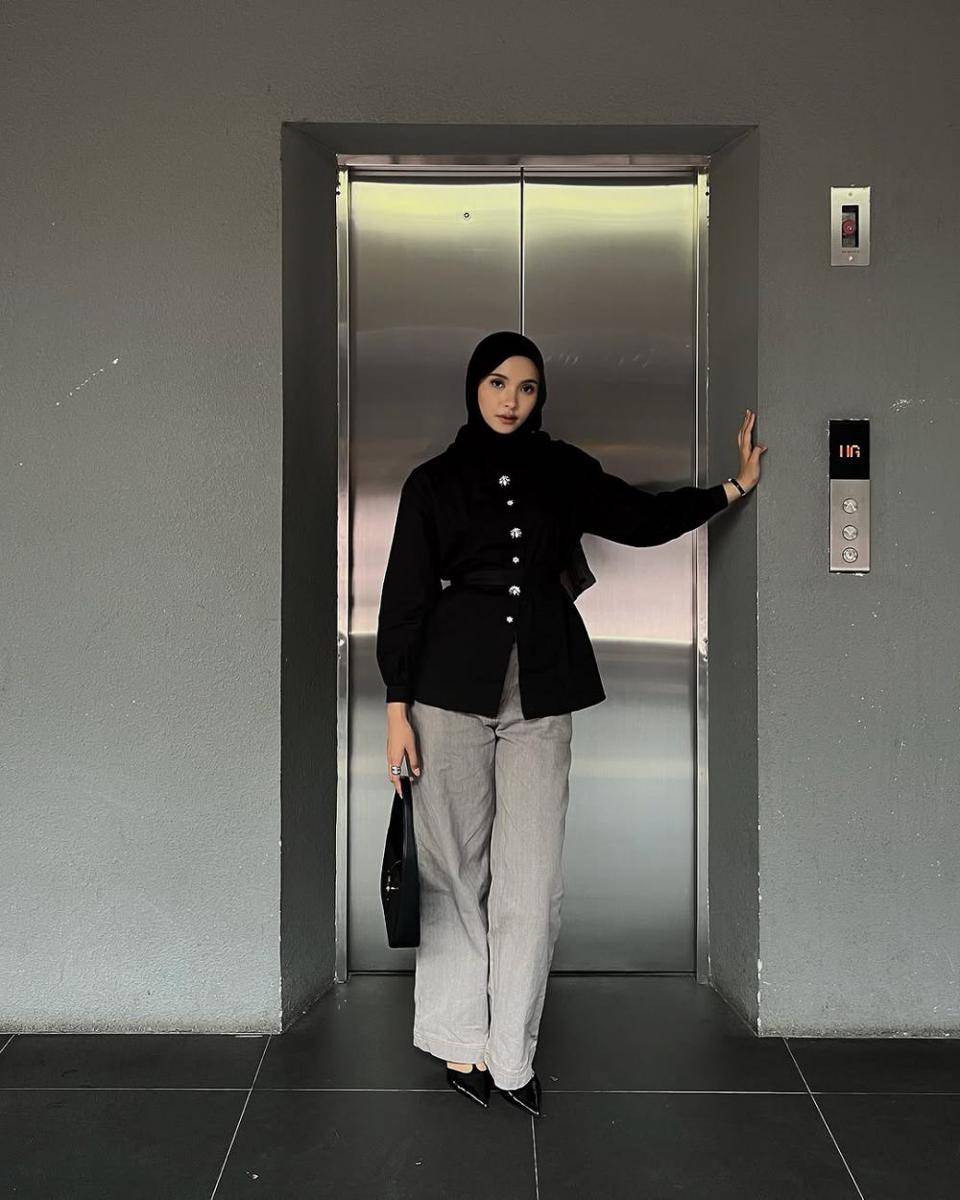 ide outfit monokrom ala Fita Wulansari (instagram.com/fitawww)