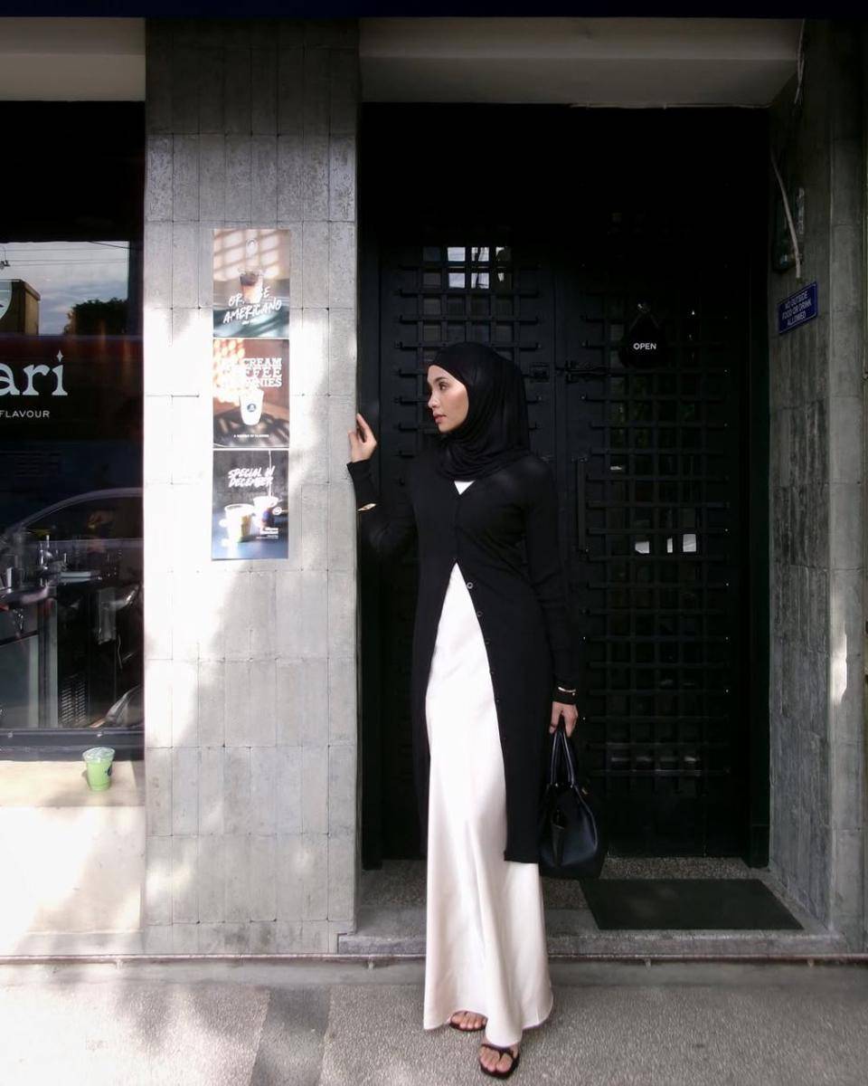 ide outfit monokrom ala Fita Wulansari (instagram.com/fitawww)