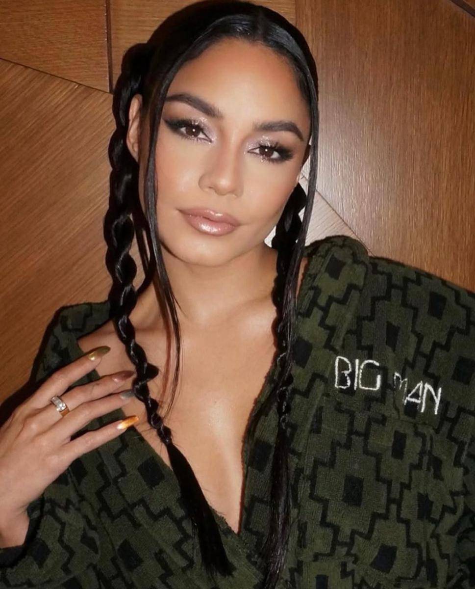 ide makeup look untuk nonton Coachella (instagram.com/vanessahudgens)