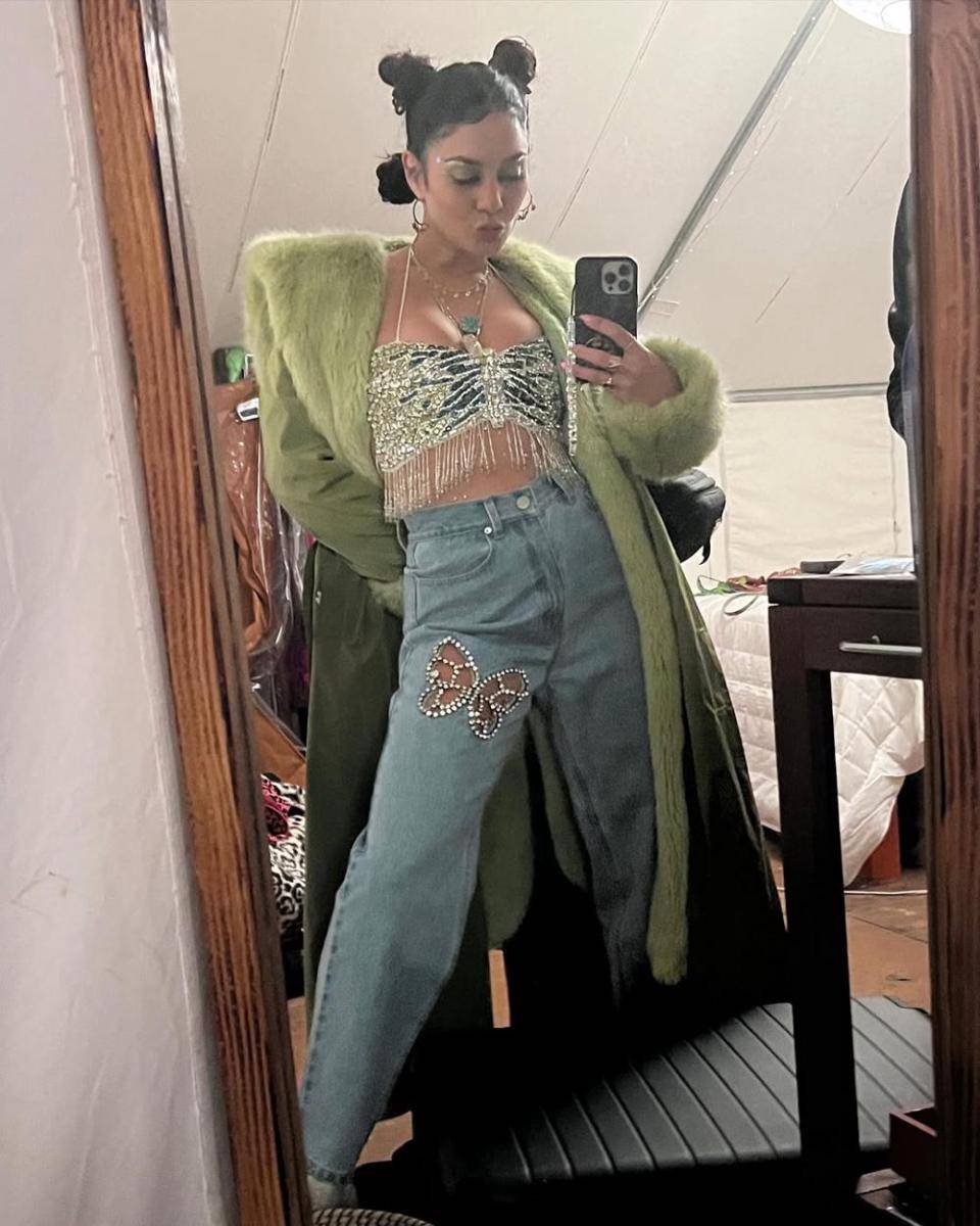 inspirasi outfit stunning buat nonton Coachella ala artis Hollywood (instagram.com/vanessahudgens)