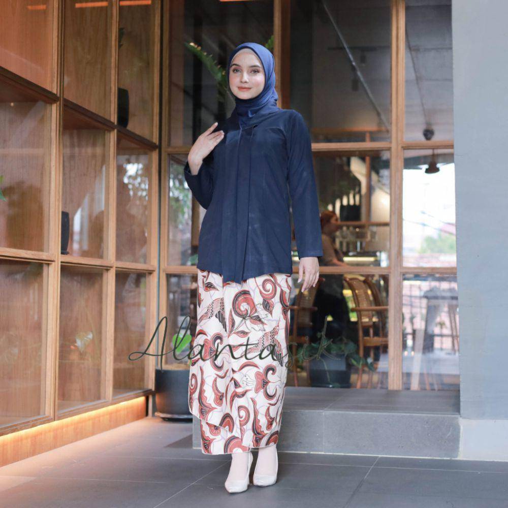 model kebaya kartini panjang (shopee.co.id/Alantasik Official)