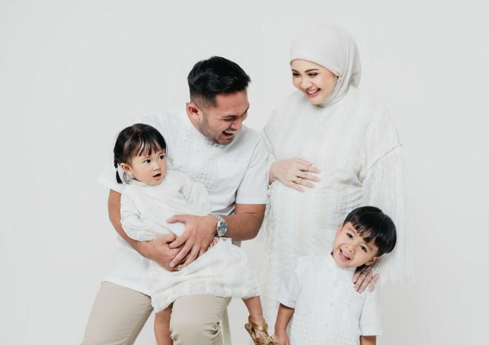 Ide Nama Anak dari Keluarga Kesha Ratuliu, Bahasa Arab dan Sansekerta