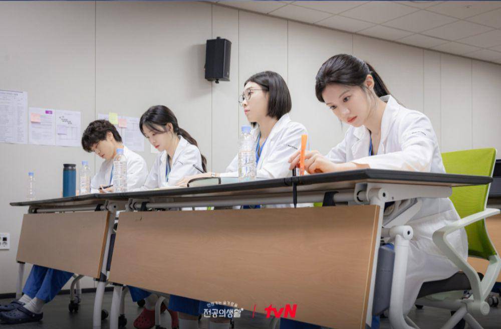 Still cut Resident Playbook (dok.tvN/Resident Playbook)
