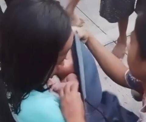 Bayi laki-laki ditemukan warga di tengah tanaman padi di Desa Sumbergandu, Kecamatan Pilangkenceng, Kabupaten Madiun. IDN Times/ Istimewa.