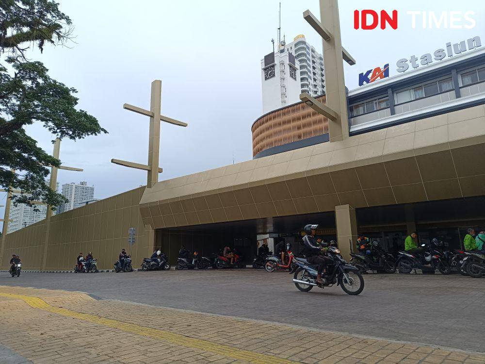 Overpass di depan Stasiun Kereta Api Medan dibangun untuk mengurai kemacetan (dok.Gidion Dwiputra P Lumbantoruan untuk IDN Times)