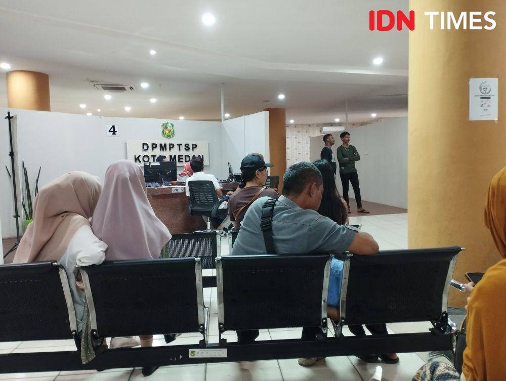 Warga Medan mengurus berbagai administrasi di Mal Pelayanan Publik (MPP) (dok.Riati Laia)