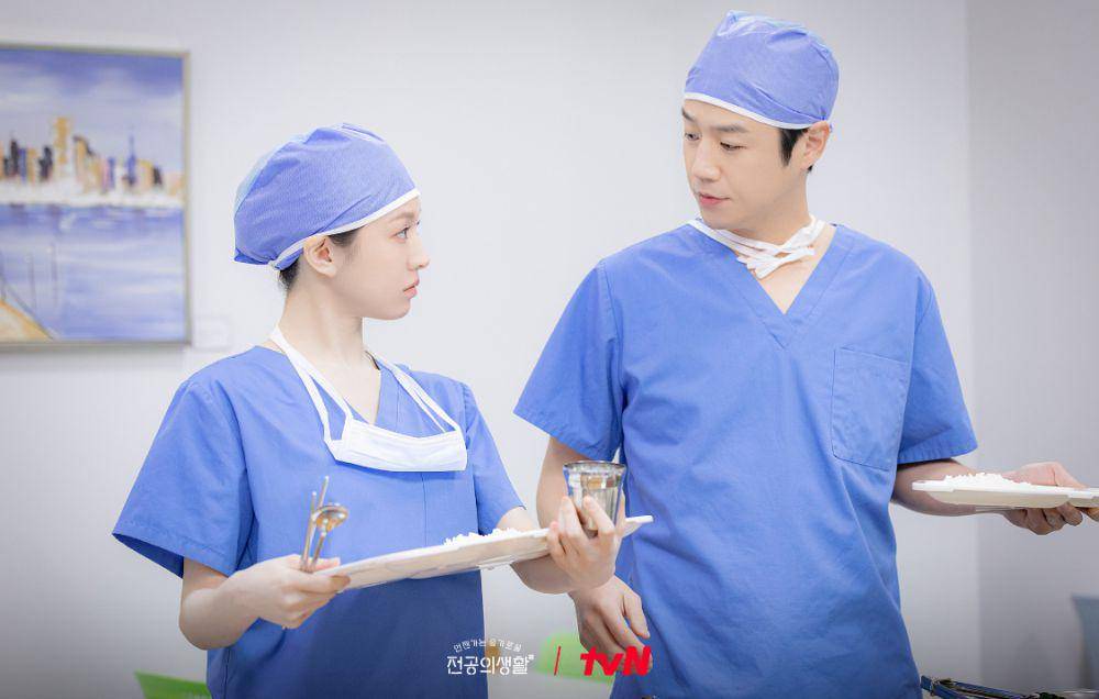 Cuplikan drama Korea Resident Playbook (dok. tvN/Resident Playbook)