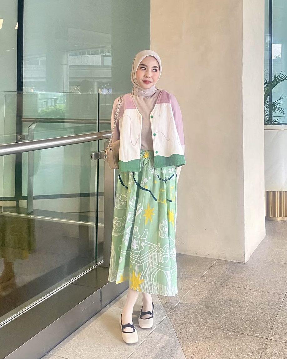 potret ide OOTD kasual nuansa pink ala Putri Nasya (instagram.com/nasya_rhmd)