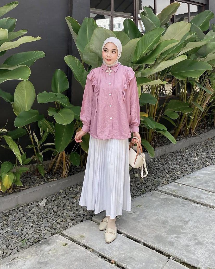 potret ide OOTD kasual nuansa pink ala Putri Nasya (instagram.com/nasya_rhmd)