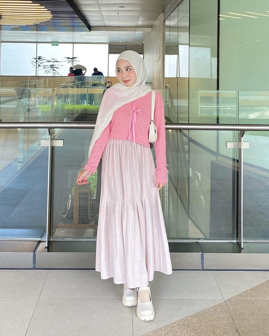 potret ide OOTD kasual nuansa pink ala Putri Nasya (instagram.com/nasya_rhmd)