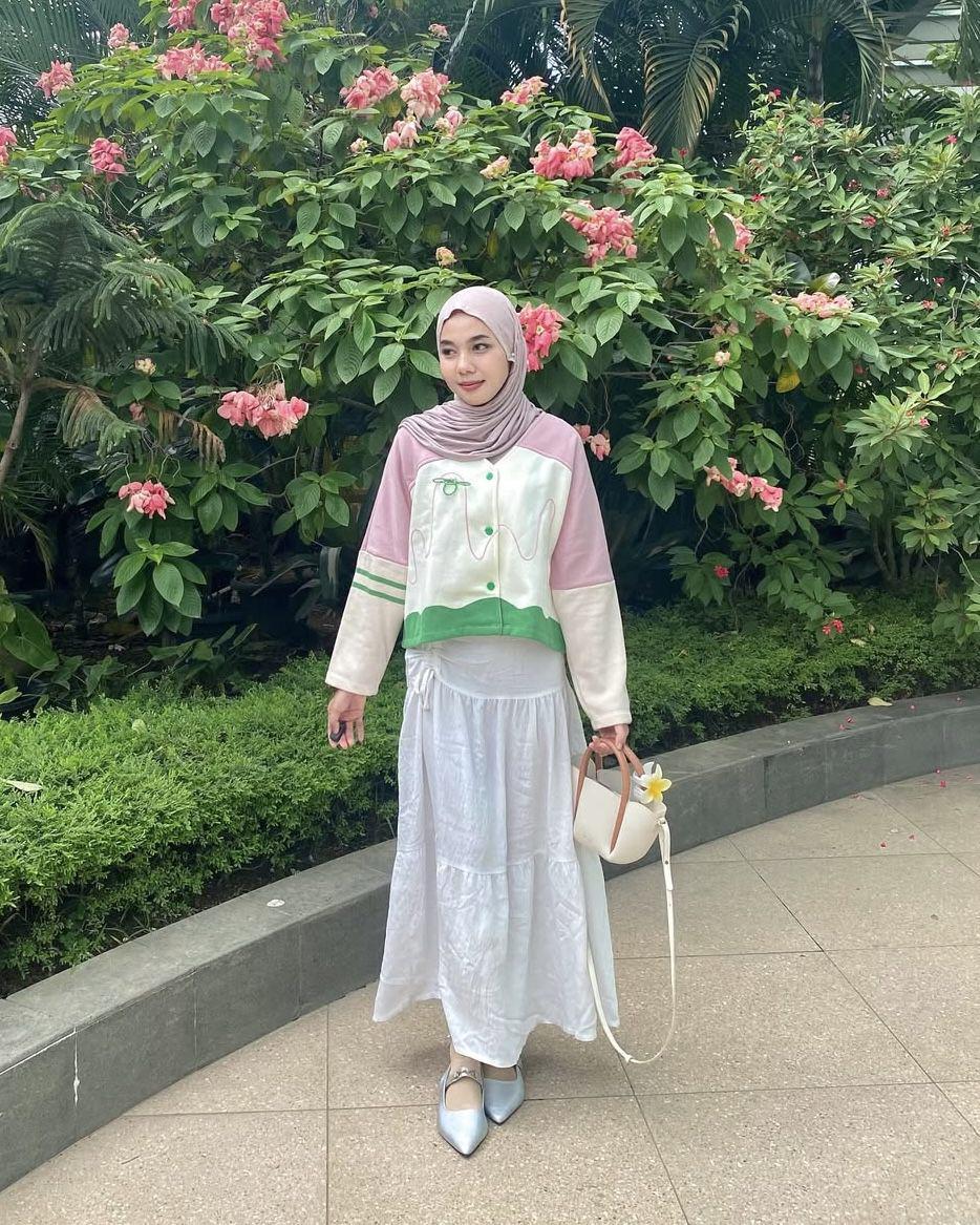 potret ide OOTD kasual nuansa pink ala Putri Nasya (instagram.com/nasya_rhmd)