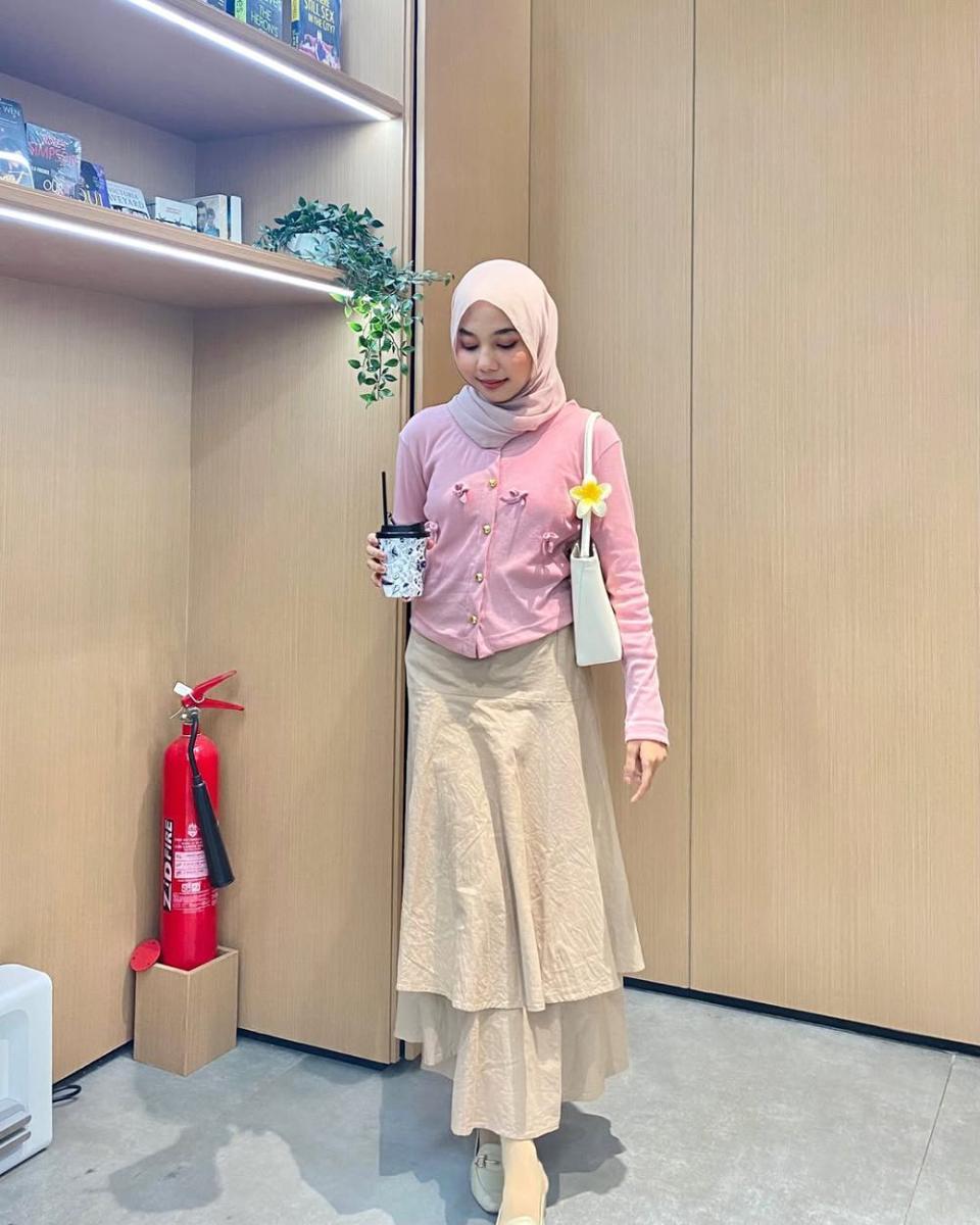 potret ide OOTD kasual nuansa pink ala Putri Nasya (instagram.com/nasya_rhmd)