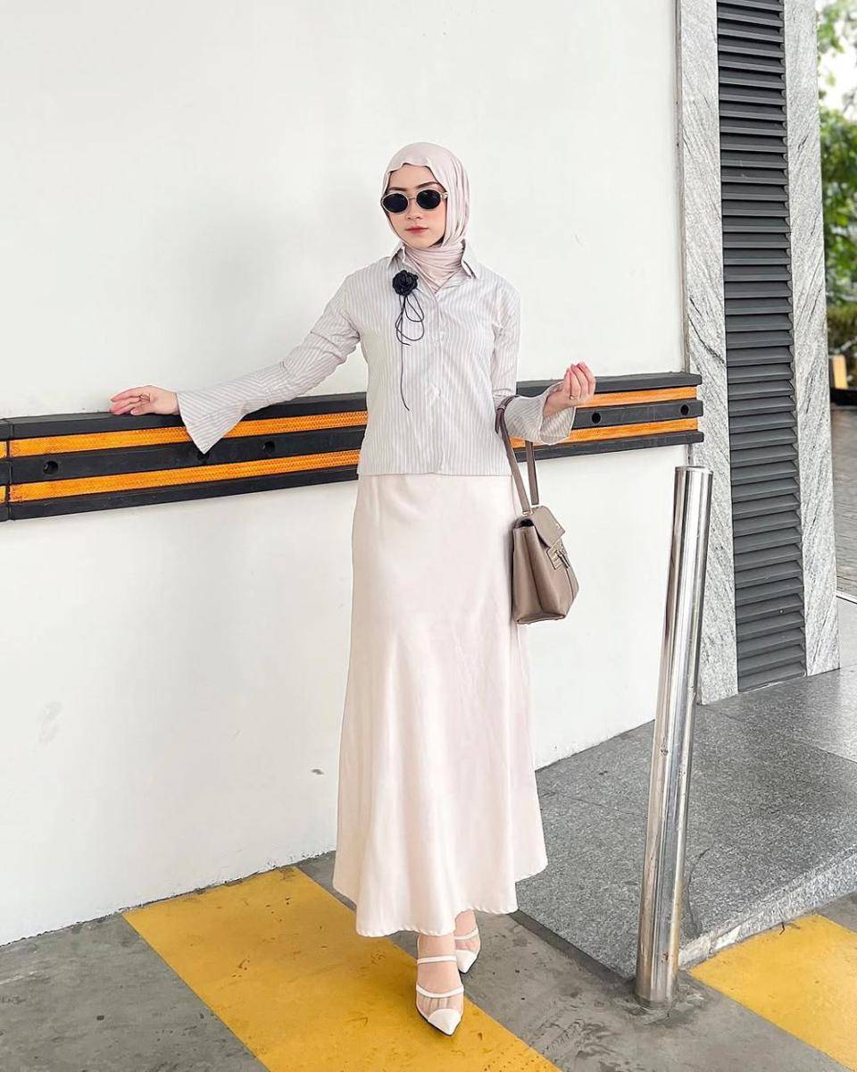 potret ide OOTD kasual serba kemeja yang anti monoton ala Cici (instagram.com/scimhrni)