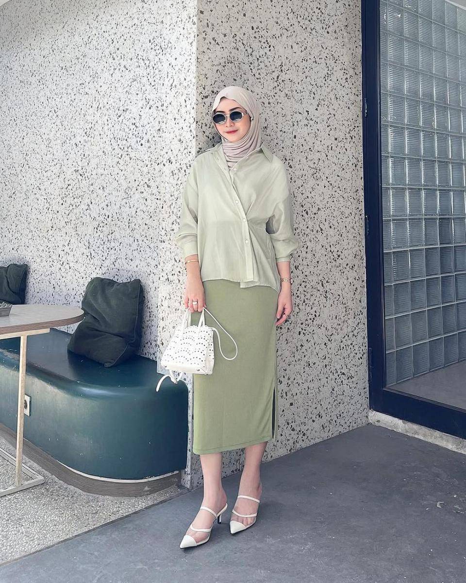 potret ide OOTD kasual serba kemeja yang anti monoton ala Cici (instagram.com/scimhrni)