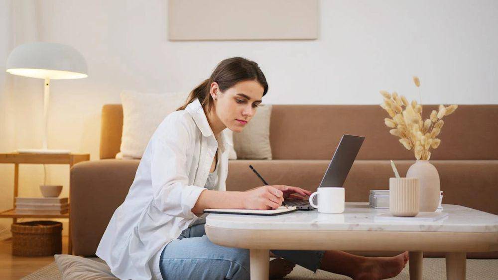 ilustrasi investasi yang sering dianggap sepele padahal bikin bahagia (pexels.com/Artem Podrez)