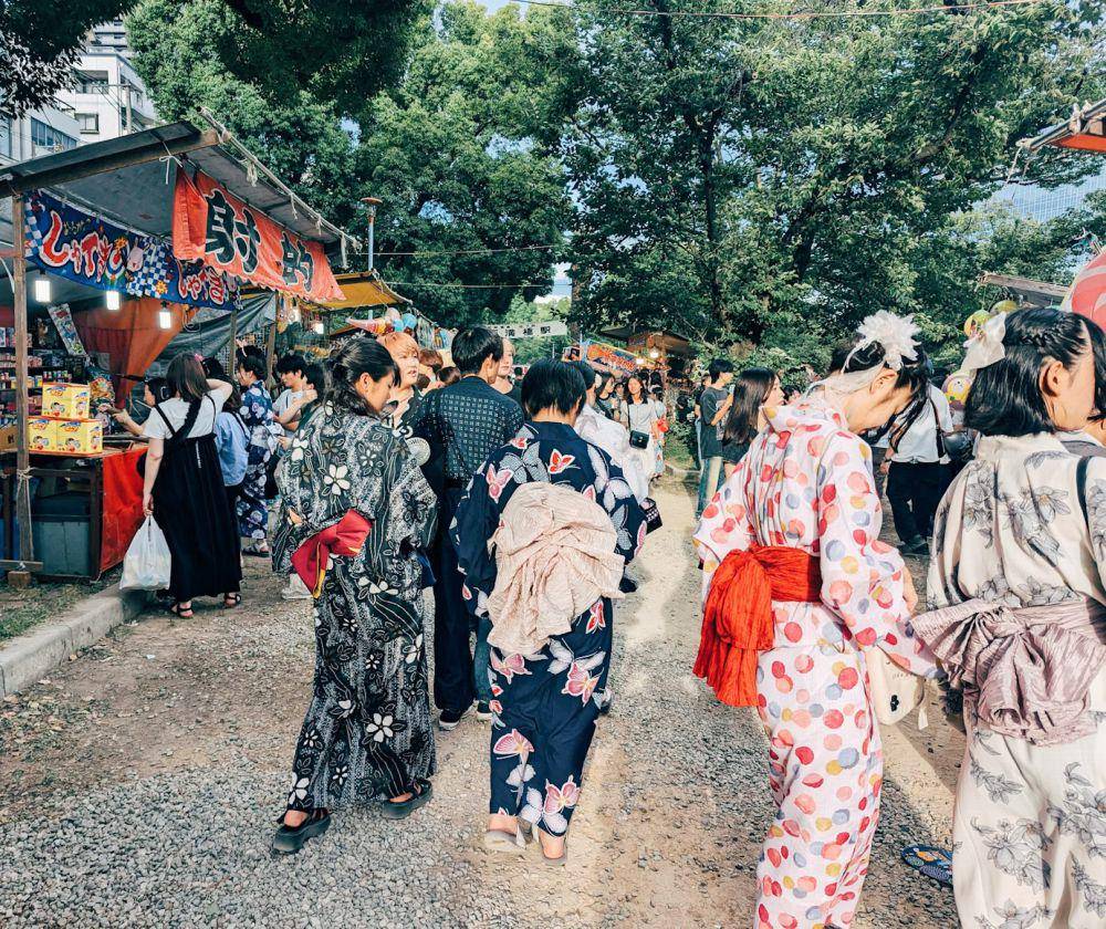 ilustrasi memakai yukata saat festival musim panas di Jepang (unsplash.com/note thanun)