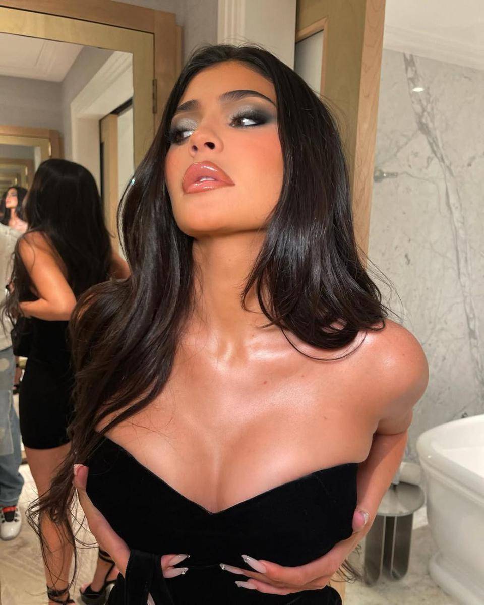 ide makeup look untuk nonton Coachella (instagram.com/kyliejenner)
