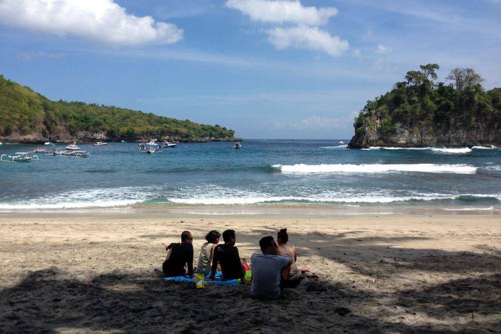 bisa duduk santai di tepi pantai (dok.pribadi/Natalia Indah)