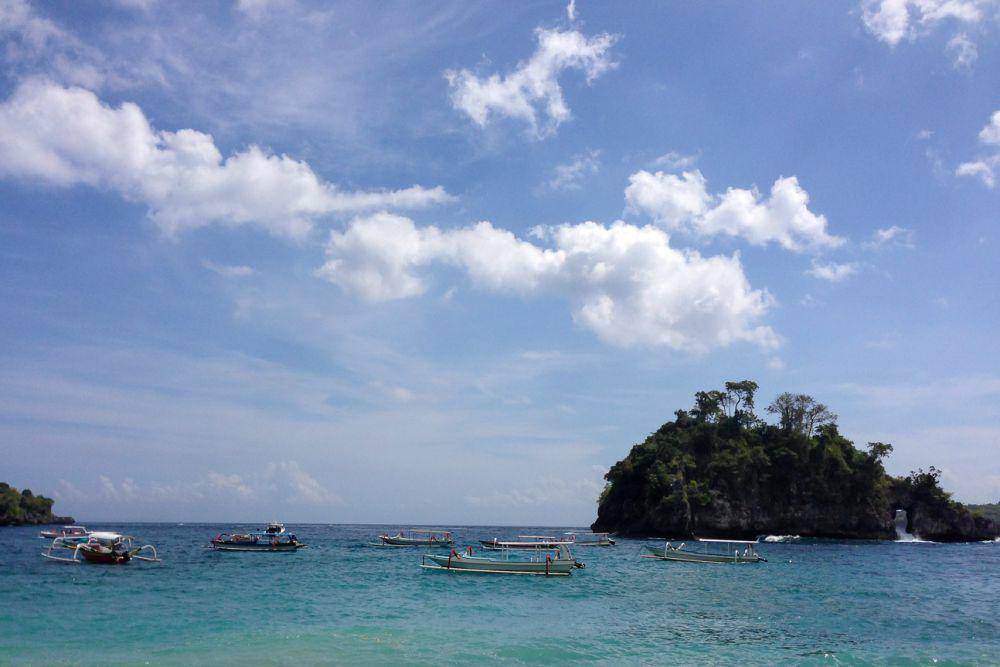 perahu nelayan yang bisa disewa untuk keliling (dok.pribadi/Natalia Indah)