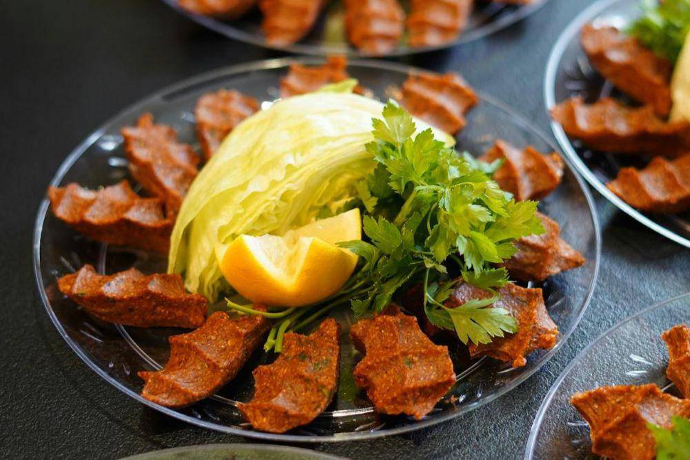 Makanan tradisional Turki: Cig Kofte (pexels.com/aiseleer)