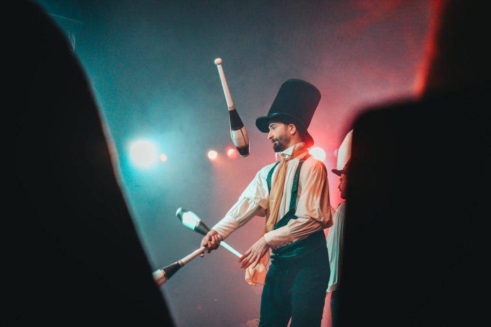 ilustrasi juggling (pexels.com/Beyza Kaplan)