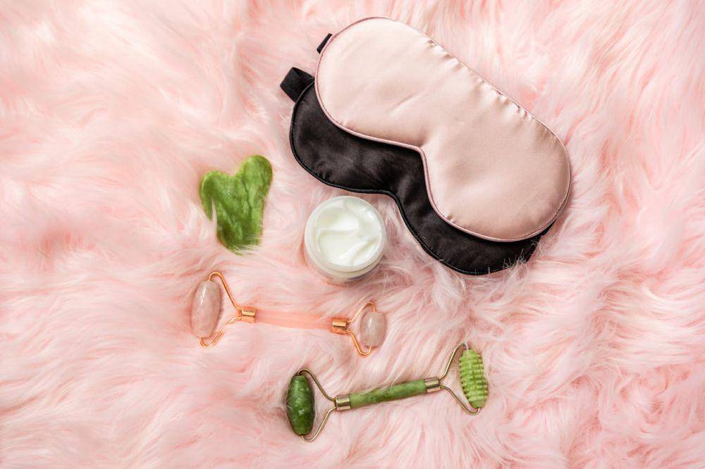 ilustrasi eye mask (pexels.com/RDNE Stock project)