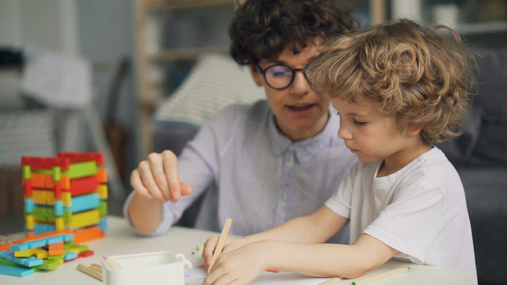 ilustrasi ibu menasihati anak (pexels.com/Vitaly Gariev)