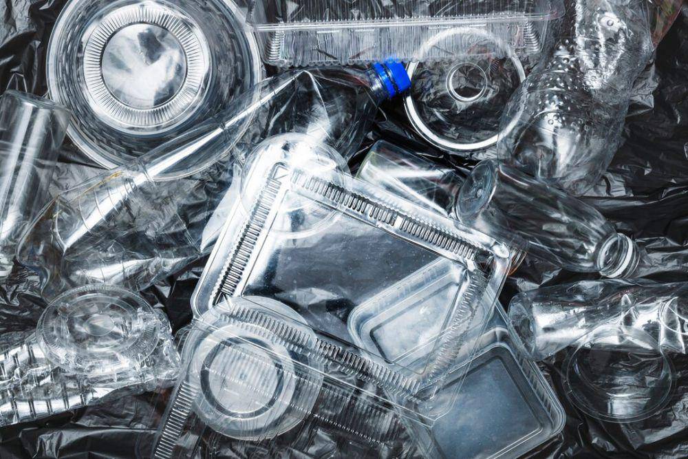 Ilustrasi plastik (freepik.com/rawpixel.com)