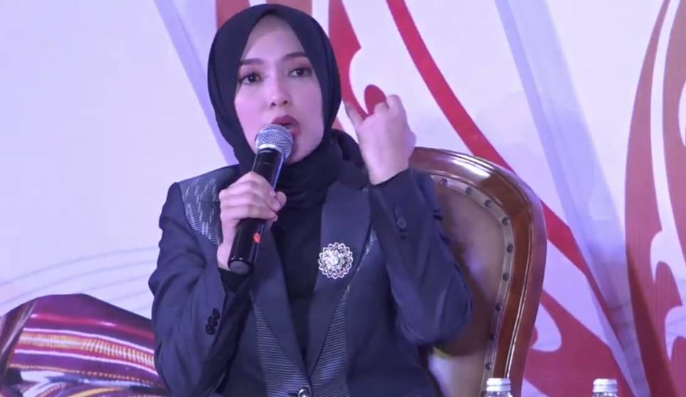 Sally Giovanny, owner Batik Trusmi saat talkshow HUT ke-43 Dekranasda (Dok.Dekranas)