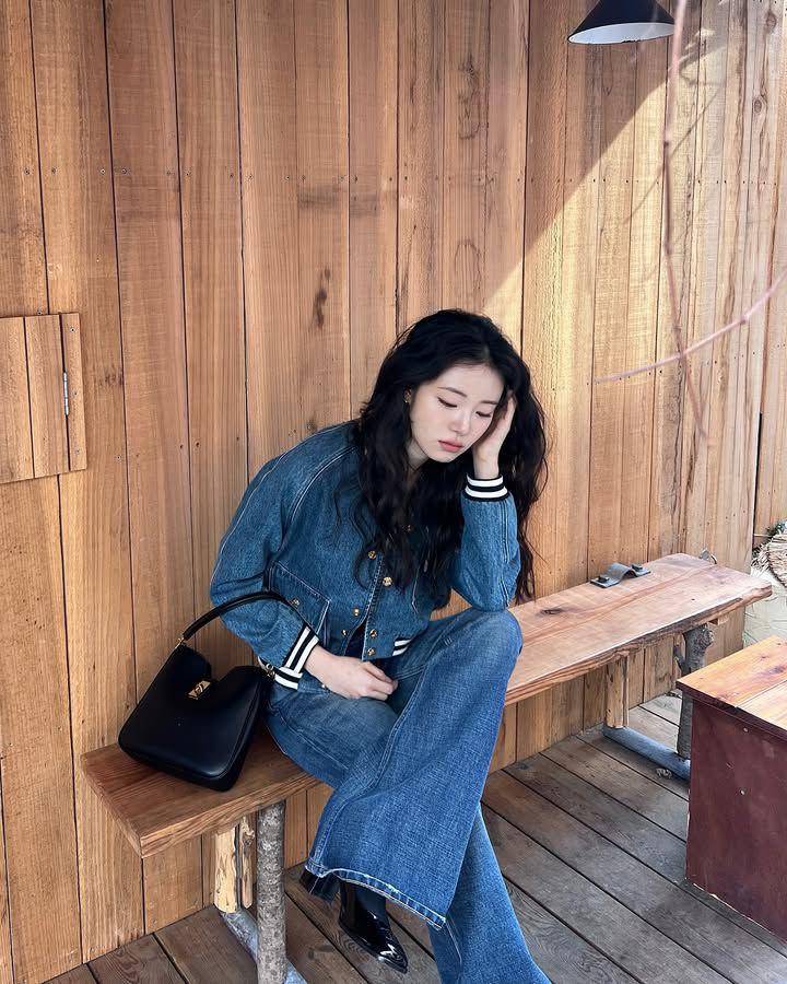 inspirasi OOTD Shin Si Ah (instagram.com/shinsiaa__)