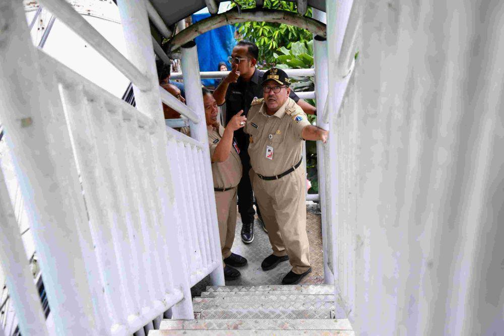 Tangga JPO Daan Mogot Dicuri, Rano Karno Ajak Warga Jaga Fasilitas