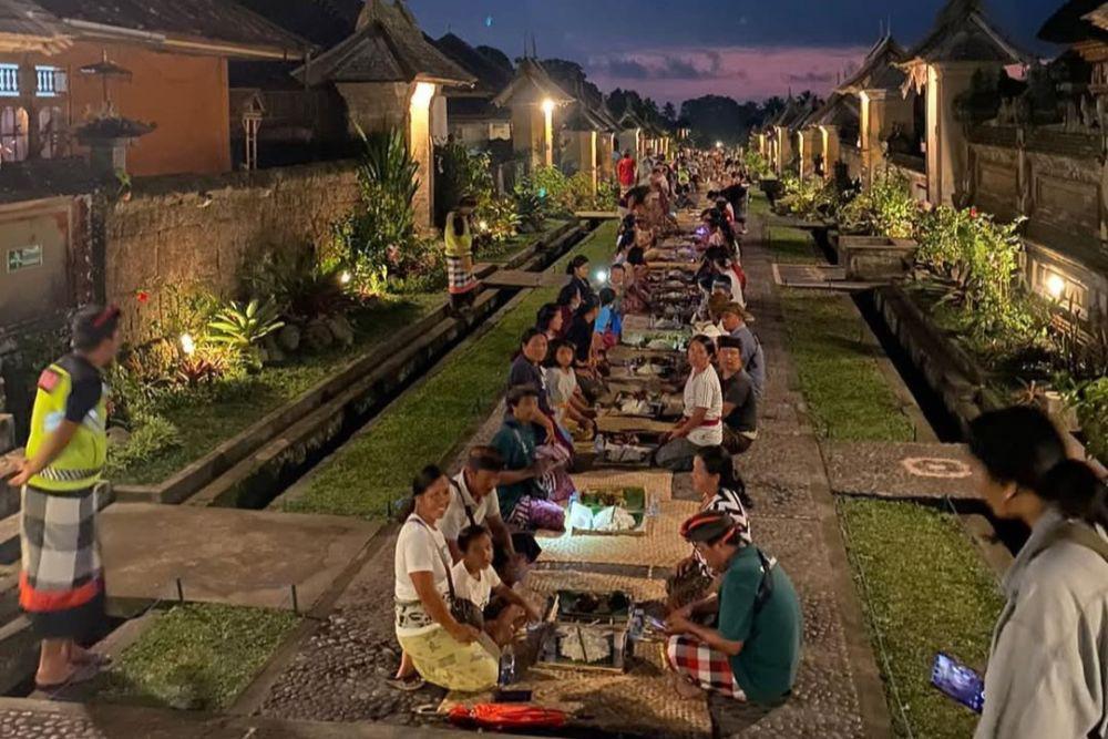 Cara Memberikan Contoh Etika Wisata Menurut Akademisi Unud