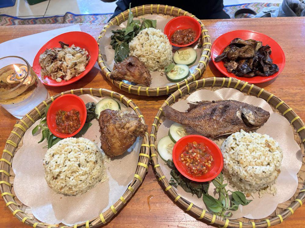 Warung Penyetan Sedep Mantep Jogja, Penjualnya Mbak Bule