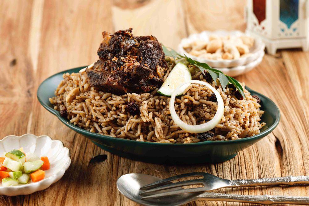 5 Tips Bikin Nasi Kebuli Rumahan yang Wangi Rempah dan Gurih Nendang