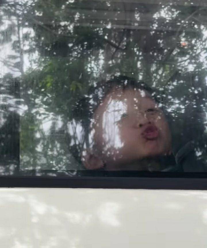 potret Zaskia Adya Mecca antar anak sekolah pakai motor (instagram.com/zaskiadyamecca)