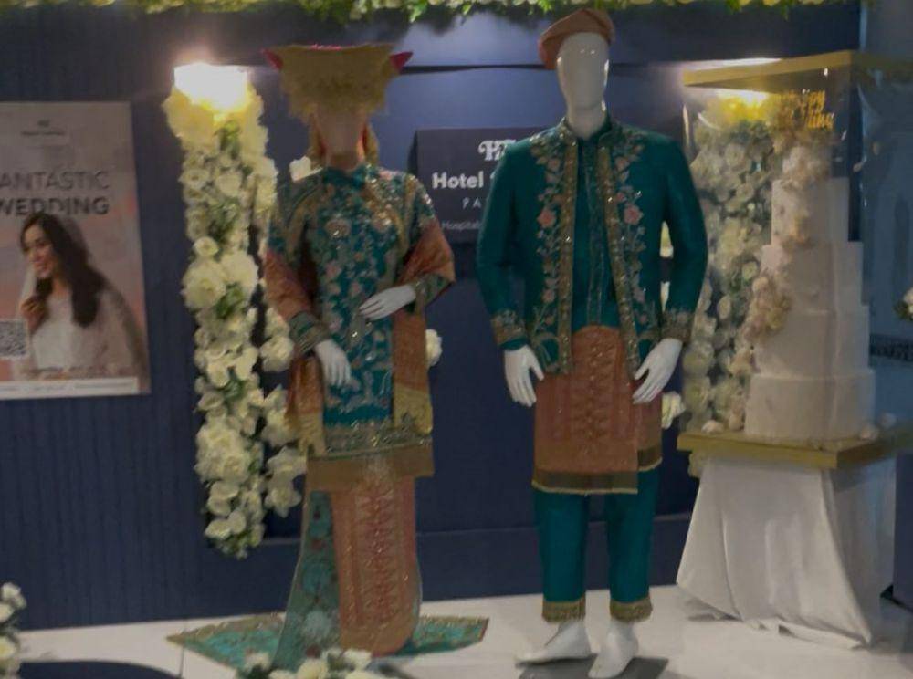 Pakaian adat Minangkabau (Foto: IDN Times/Halbert Caniago)