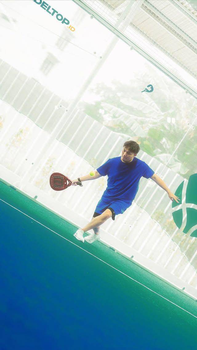 artis main padel (instagram.com/rizkyfbian)
