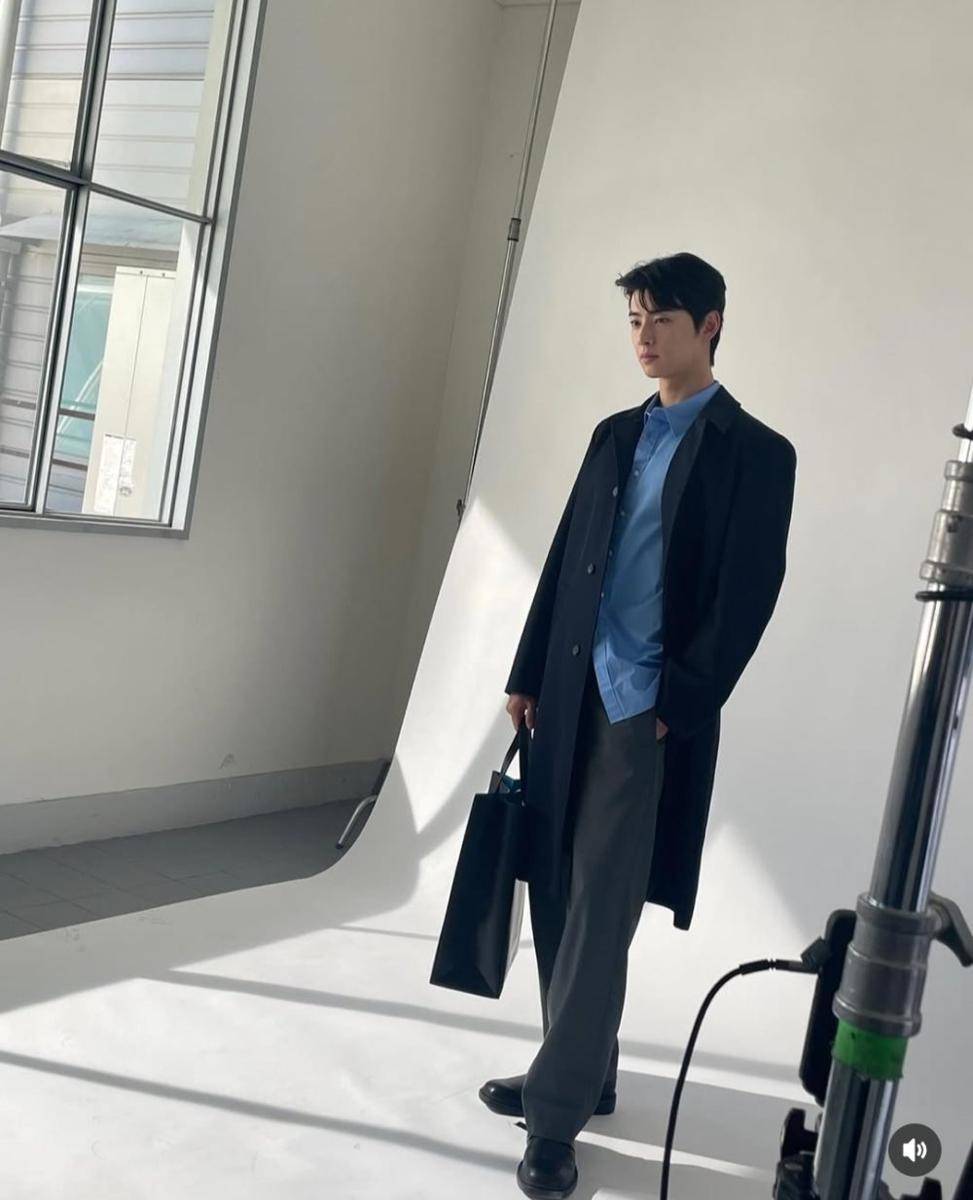 Cha Eun Woo (instagram.com/eunwo.o_c)